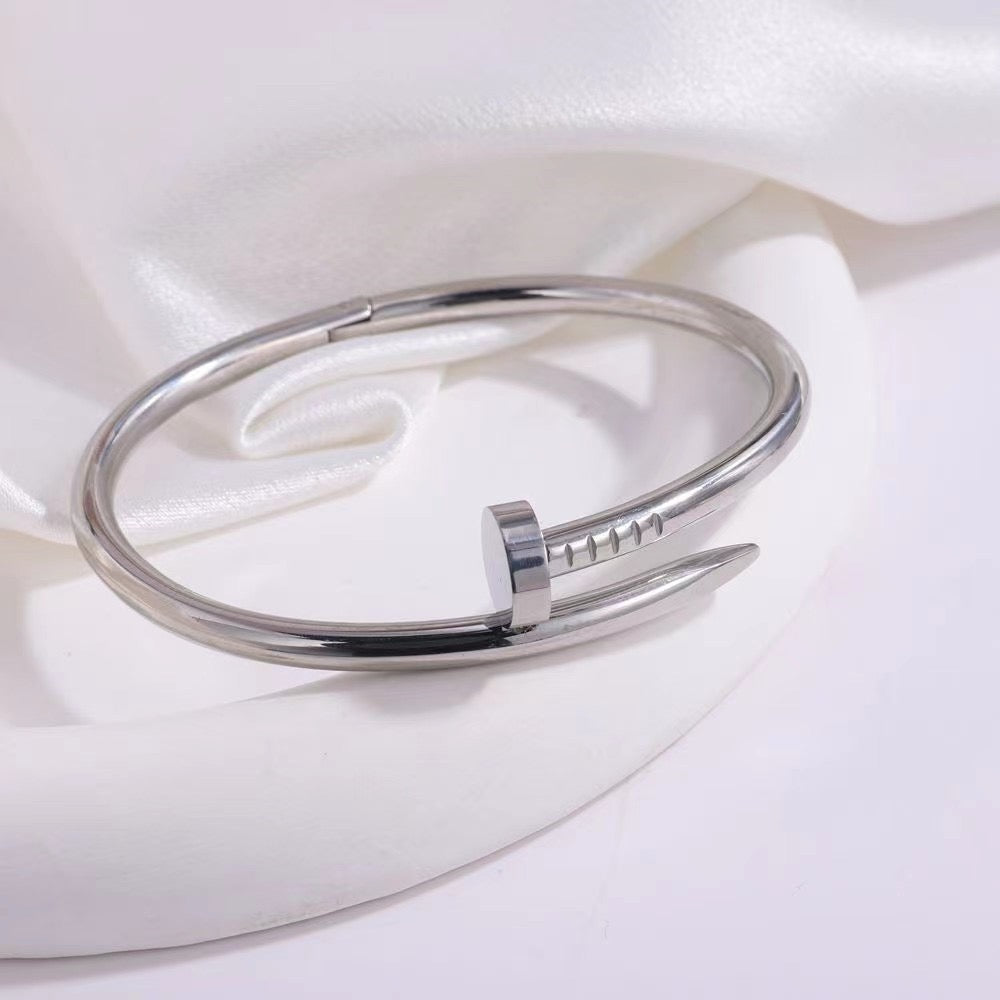 Armband Nagel - einfacher Stil
