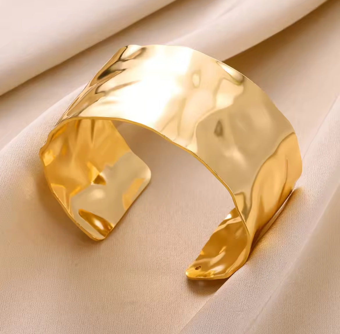 Breites Manschetten-Armband