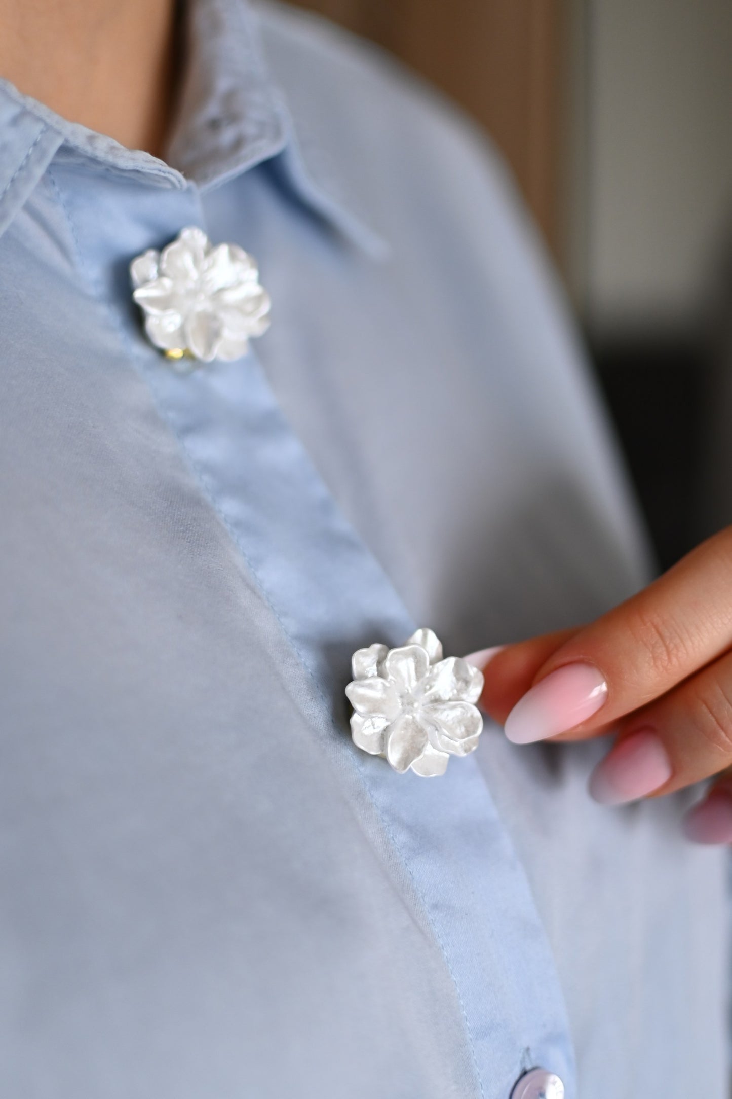 Blumen-Knopfbedeckung weiß