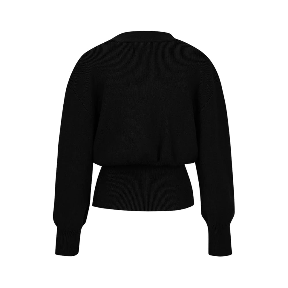 Pullover mit goldenem Knopf